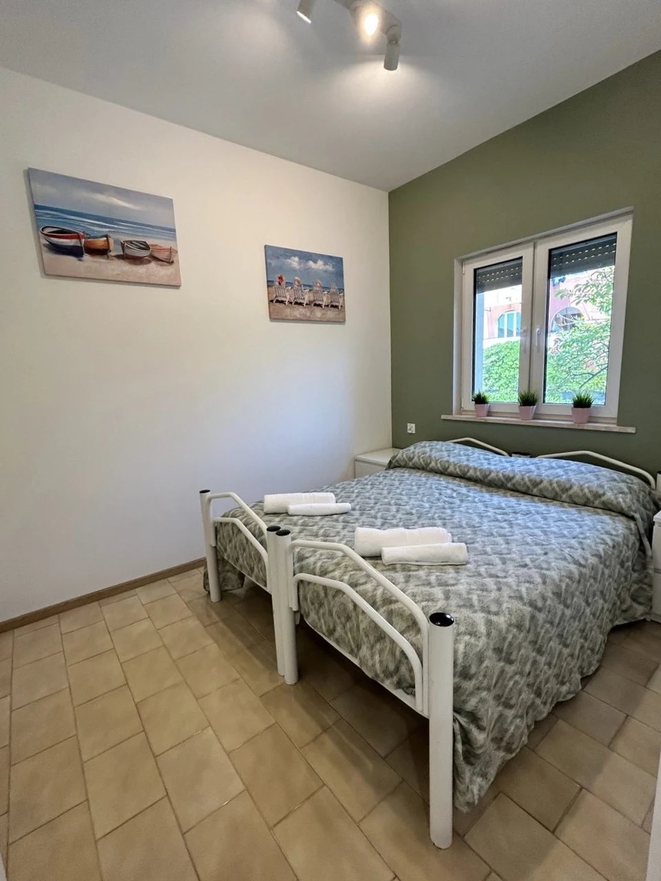 The bedroom: two beds and a window onto greenery