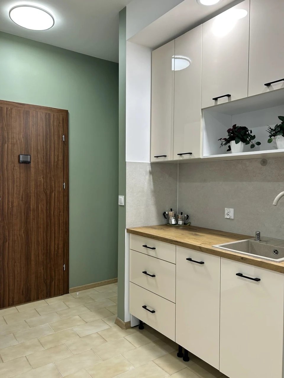 The kitchen with its wooden worktop