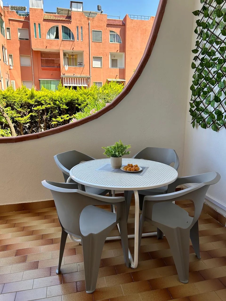 The covered terrace with its table and chairs
